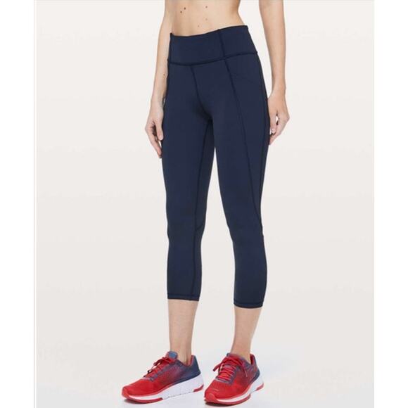 Lululemon Time To Sweat Crop *23 in True Navy Size 8 - Picture 1 of 12